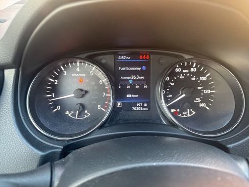 Used 2020 Nissan Rogue Sport S image 4