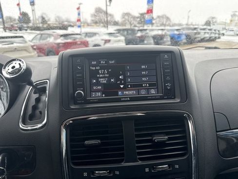 Used 2016 Dodge Grand Caravan SXT w/ Rear Park Assist Package image 23