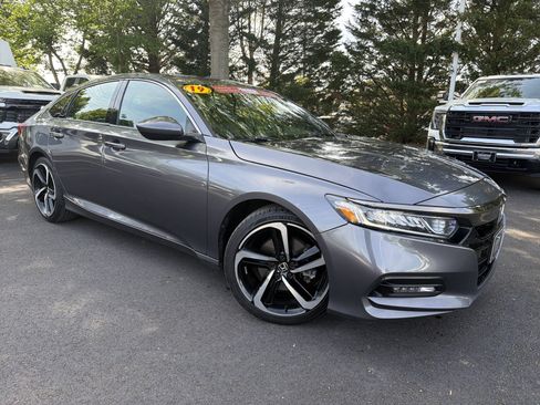 Used 2019 Honda Accord Sport image 2