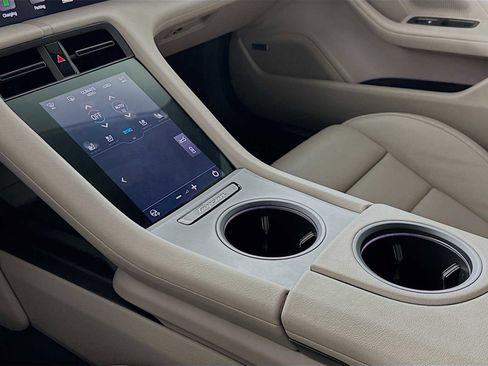 Used 2025 Porsche Taycan image 18