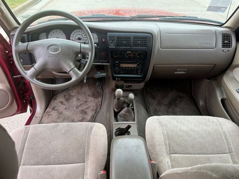 Used 2003 Toyota Tacoma Base image 9