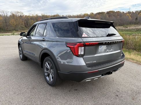 New 2026 Ford Explorer Active w/ Active Comfort Package image 3