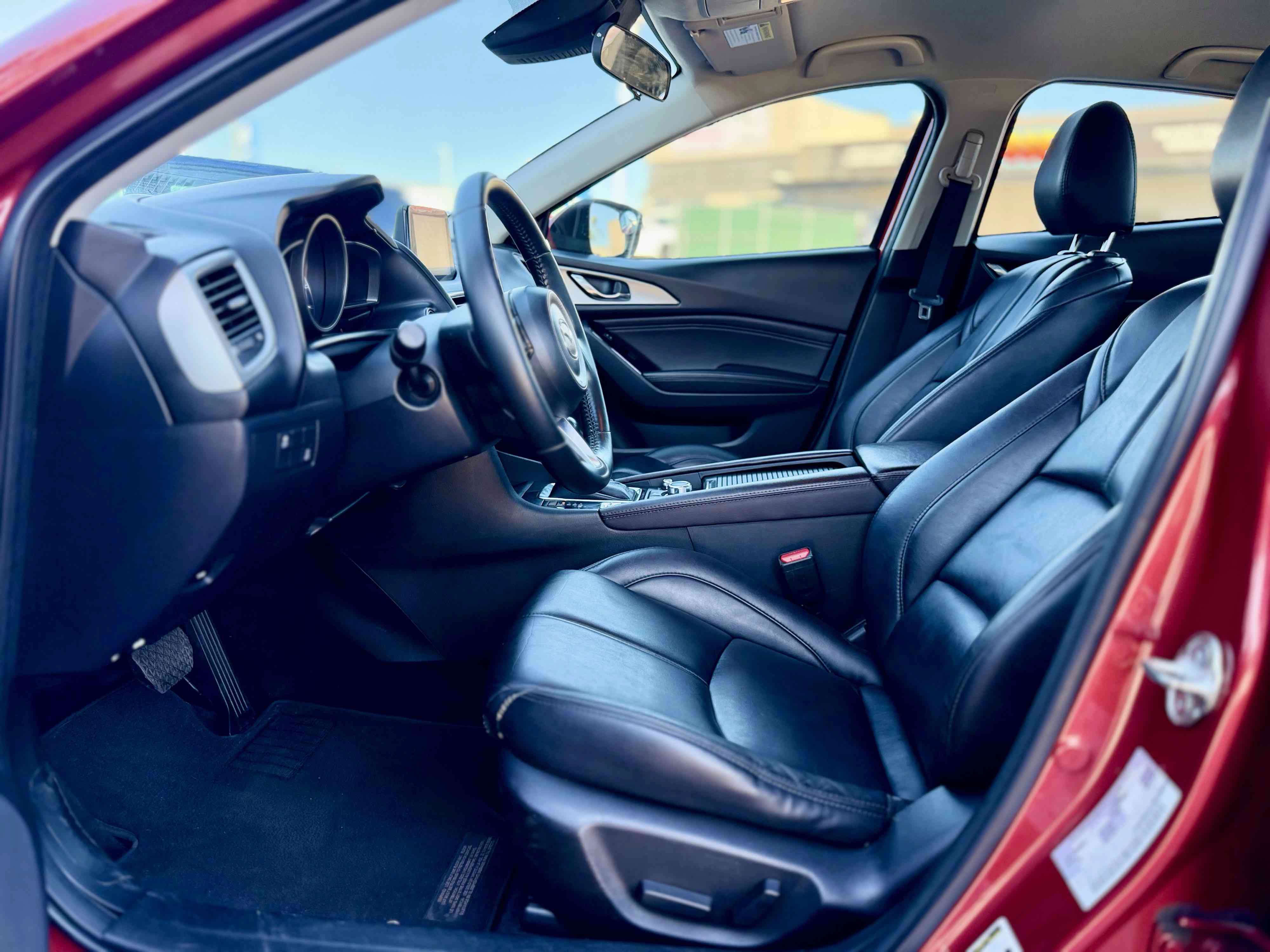 Used 2018 MAZDA MAZDA3 Touring FWD image 17