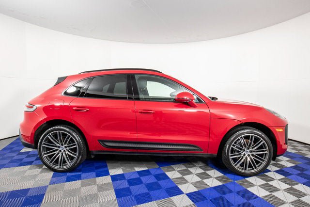 Used 2024 Porsche Macan w/ Premium Plus Package AWD/4WD image 4