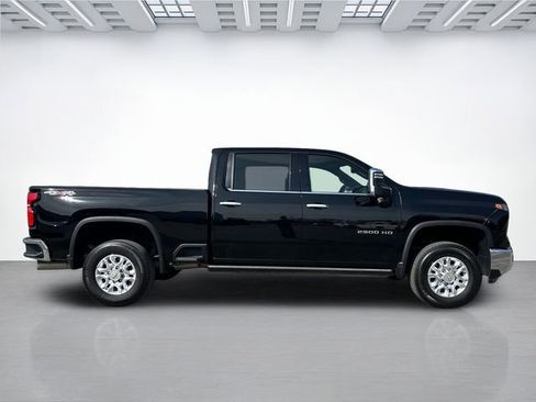 Used 2024 Chevrolet Silverado 2500 LTZ w/ LTZ Convenience Package AWD/4WD image 3