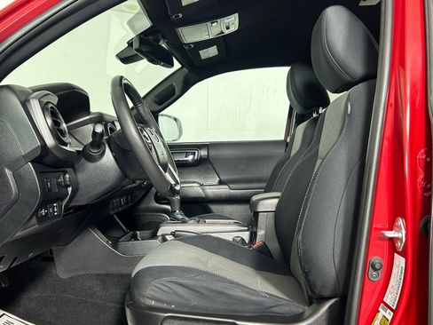 Used 2021 Toyota Tacoma TRD Sport w/ Technology Package image 28