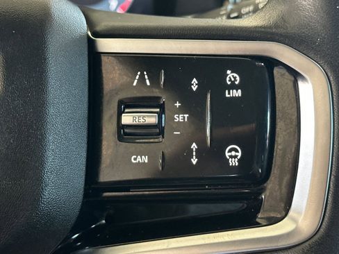 Used 2023 Land Rover Range Rover Evoque S AWD/4WD image 25