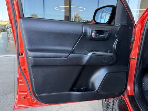 Used 2016 Toyota Tacoma TRD Off-Road w/ Towing Package AWD/4WD image 9