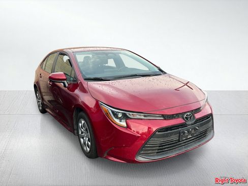 Certified 2025 Toyota Corolla LE FWD image 5