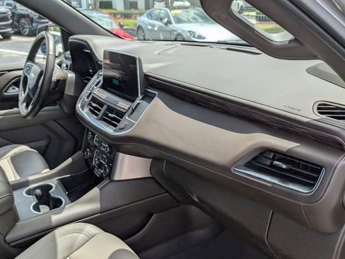 Used 2022 Chevrolet Suburban LT w/ Luxury Package image 17