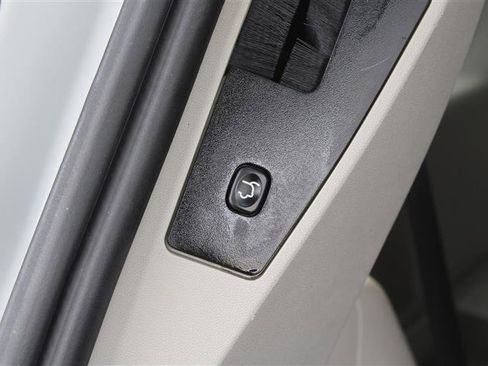 Used 2018 Dodge Grand Caravan SXT image 22