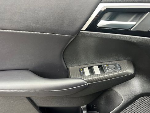 Used 2024 Mitsubishi Outlander SE image 11