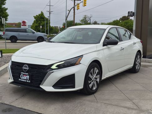 Used 2024 Nissan Altima 2.5 S FWD image 9
