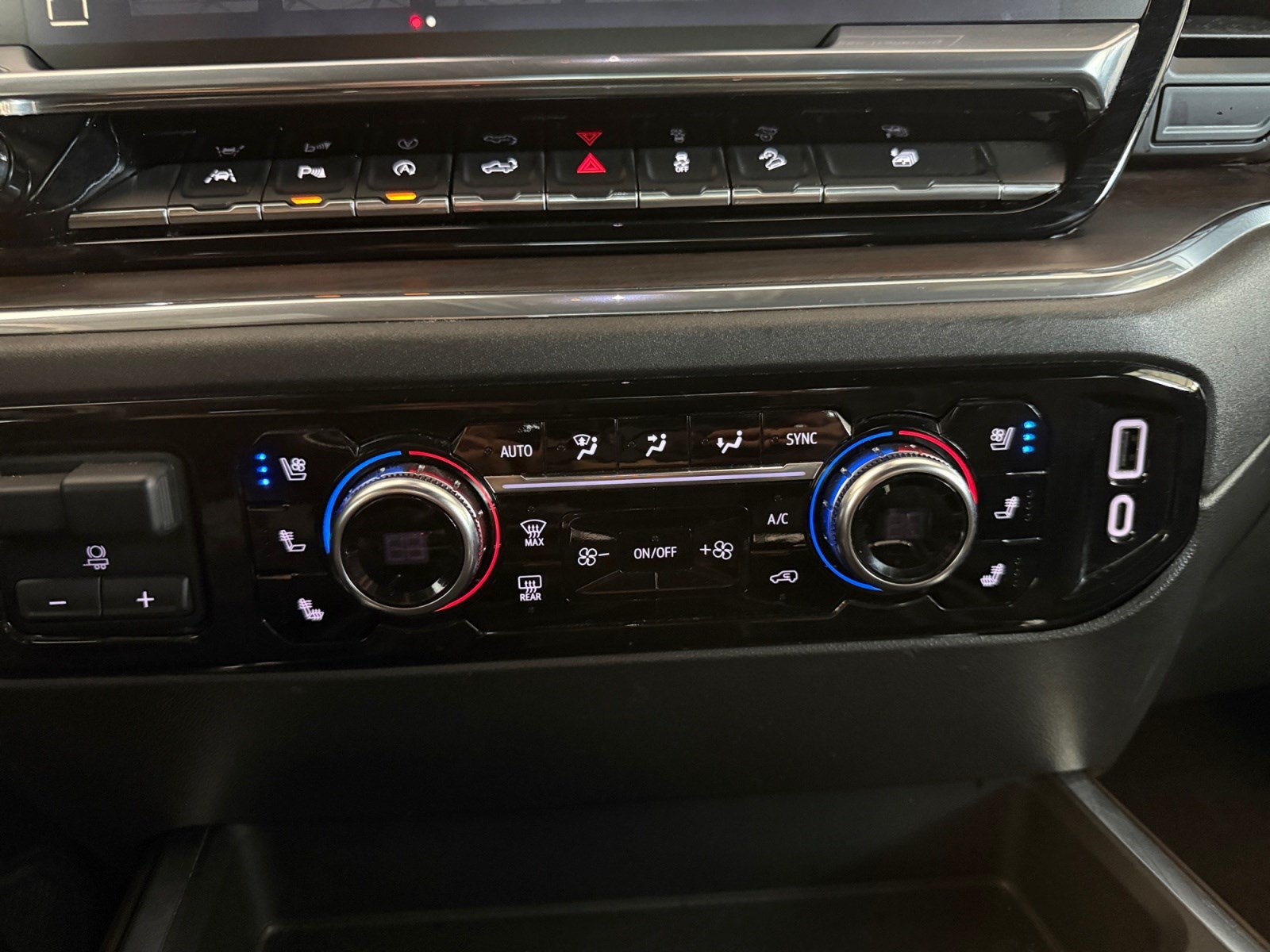 Used 2023 GMC Sierra 1500 SLT AWD/4WD image 28