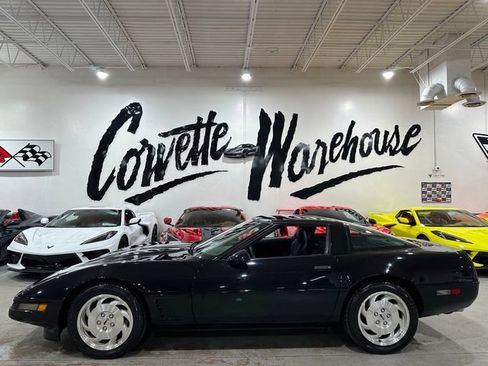 Used 1996 Chevrolet Corvette Coupe RWD image 2