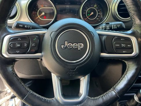 Used 2019 Jeep Wrangler Unlimited Sahara w/ Cold Weather Group AWD/4WD image 14