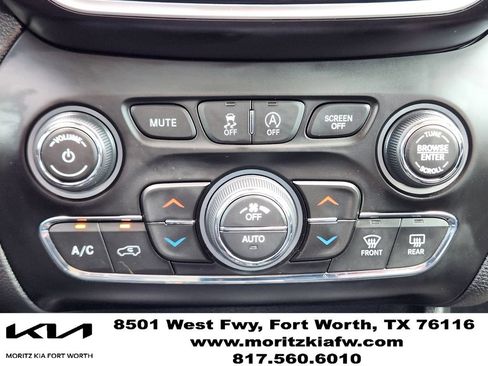 Used 2021 Jeep Cherokee Latitude Lux w/ Comfort/Convenience Group AWD/4WD image 18