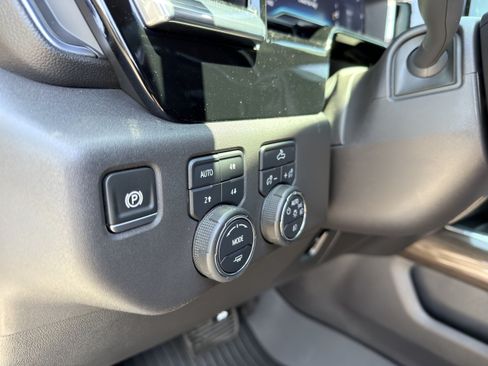 Used 2024 Chevrolet Silverado 1500 LT Trail Boss w/ Convenience Package II AWD/4WD image 31