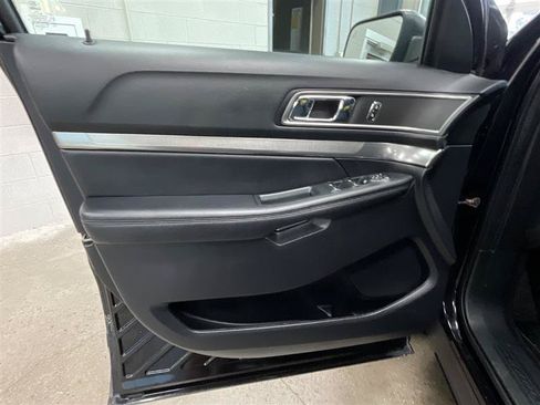 Used 2019 Ford Explorer XLT w/ Equipment Group 201A AWD/4WD image 10