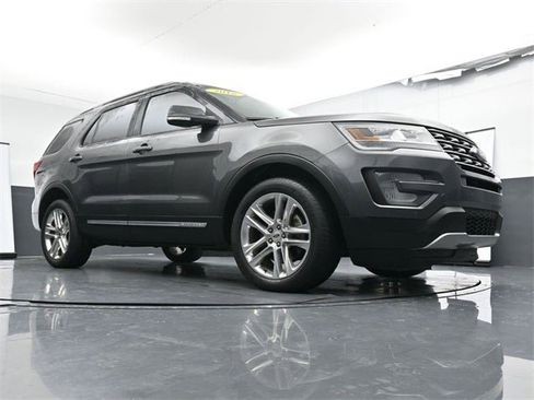 Used 2016 Ford Explorer XLT w/ Equipment Group 202A image 30