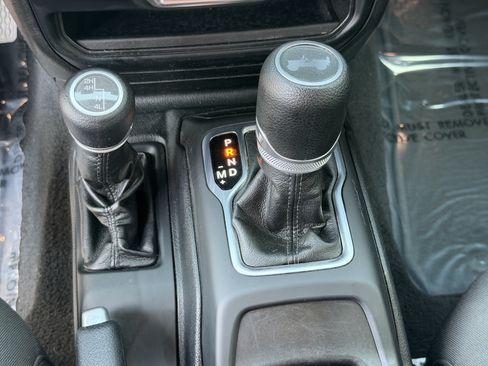Used 2020 Jeep Wrangler Sport AWD/4WD image 26