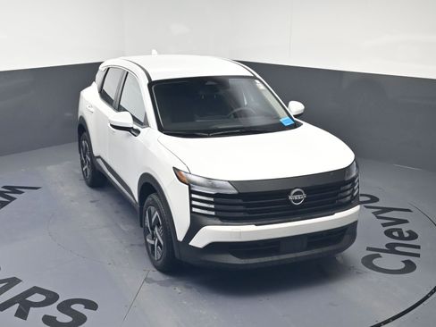 Used 2025 Nissan Kicks SV w/ Charging Package image 22