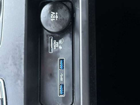 Used 2018 Land Rover Discovery SE image 46