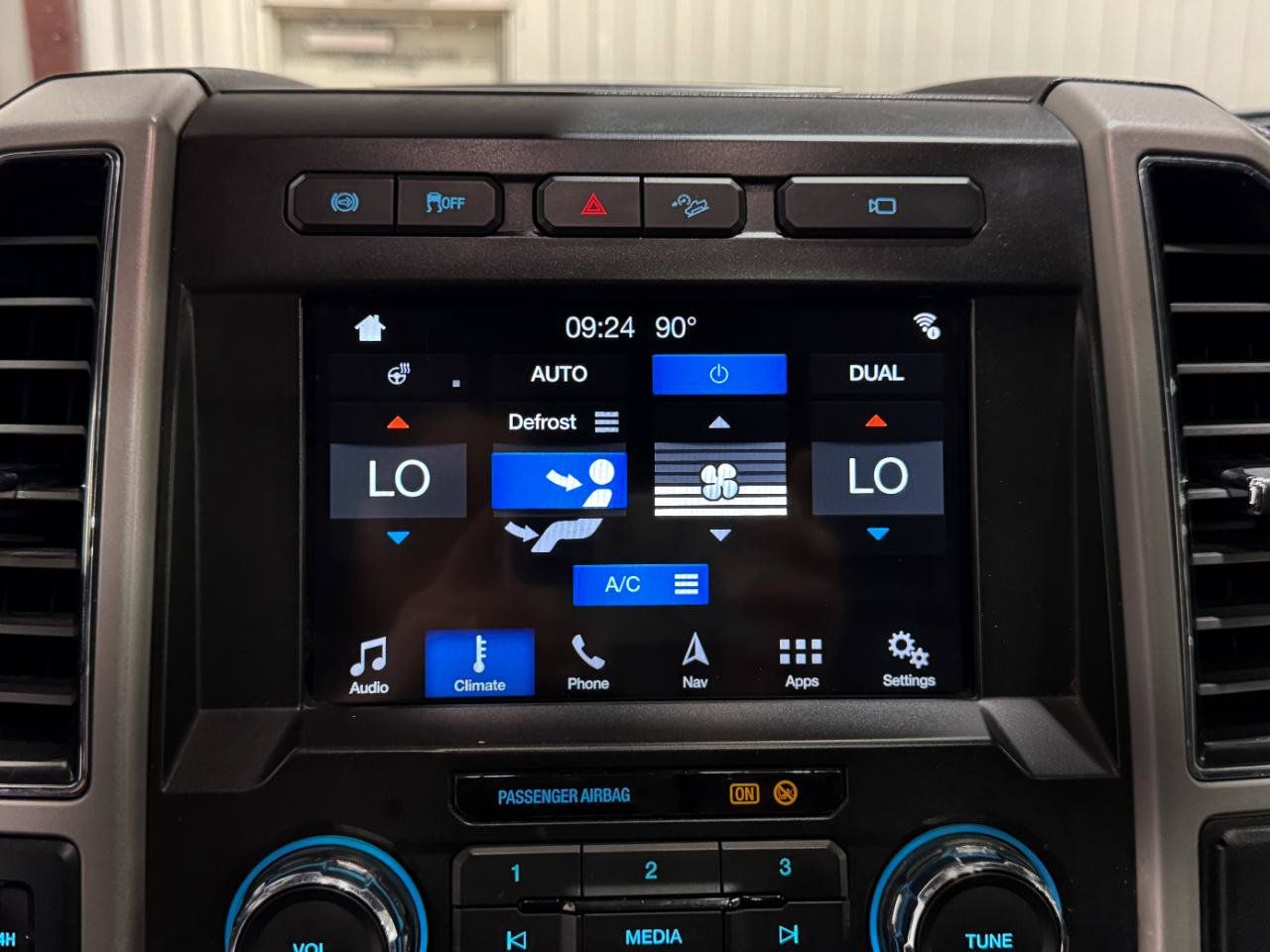 Used 2019 Ford F250 Lariat w/ Lariat Ultimate Package AWD/4WD image 11