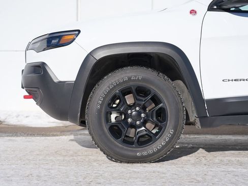 Used 2022 Jeep Cherokee Trailhawk w/ Premium Leather Package image 11