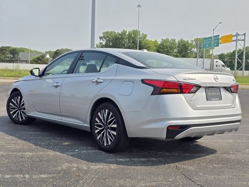 Used 2024 Nissan Altima 2.5 SV FWD image 13