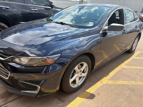 Used 2018 Chevrolet Malibu LS FWD image 2
