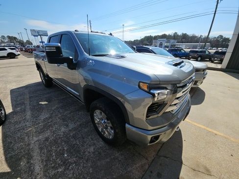 Used 2025 Chevrolet Silverado 3500 High Country w/ High Country Premium Package image 4