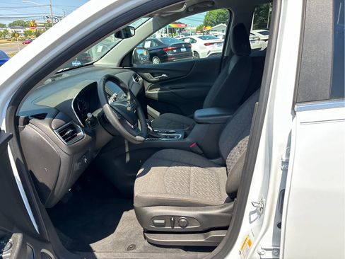 Certified 2024 Chevrolet Equinox LT FWD image 9