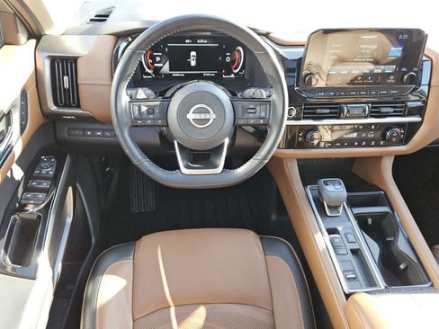 Used 2023 Nissan Pathfinder Platinum FWD image 5