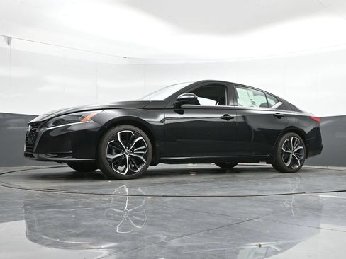 Used 2025 Nissan Altima 2.5 SR w/ SR Premium Package FWD image 44