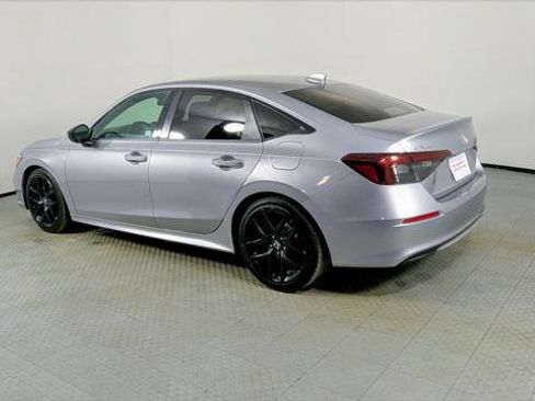 Used 2025 Honda Civic Sport image 4