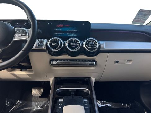 Used 2023 Mercedes-Benz EQB 300 4MATIC w/ Exclusive Package image 11