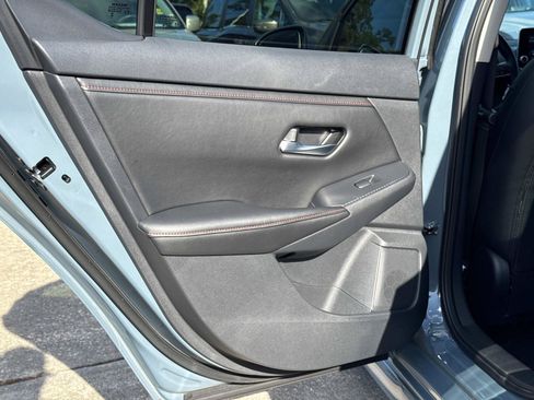 Used 2025 Nissan Sentra SR w/ SR Premium Package FWD image 11