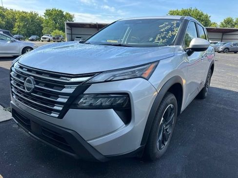 Used 2025 Nissan Rogue SV AWD/4WD image 15