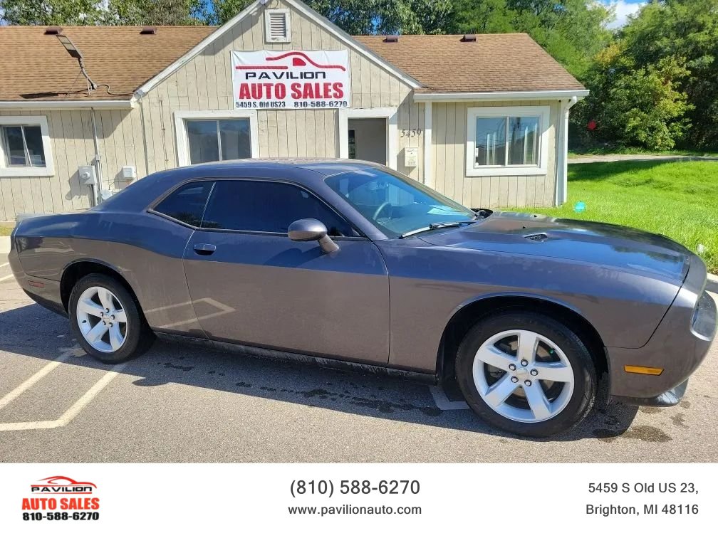 Used 2014 Dodge Challenger SXT RWD image 1