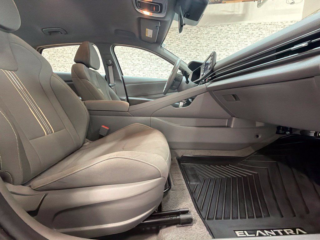 Used 2026 Hyundai Elantra Sport FWD image 11