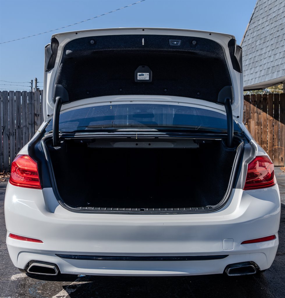 Used 2017 BMW 540i RWD image 9