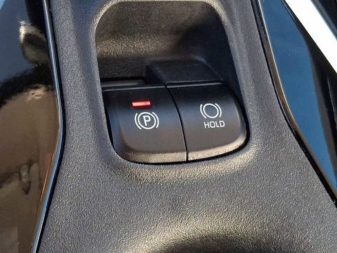 Used 2021 Toyota Corolla LE image 18