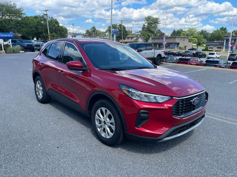 Used 2023 Ford Escape Active w/ Tech Pack #2 AWD/4WD image 7