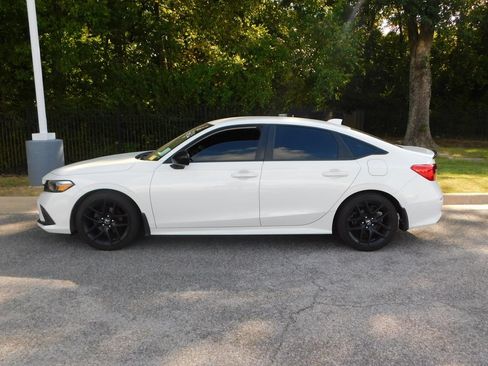 Used 2023 Honda Civic Sport image 2
