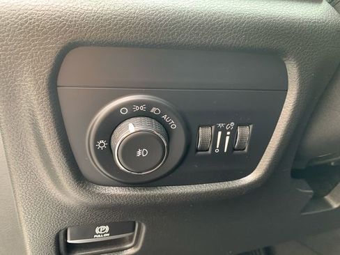 Used 2022 Jeep Grand Cherokee L Limited w/ Black Appearance Package image 23