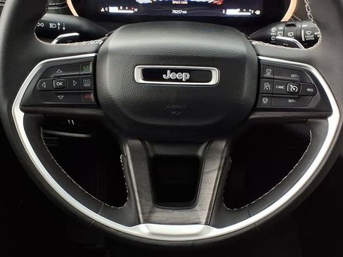 Used 2023 Jeep Grand Cherokee Limited AWD/4WD image 16