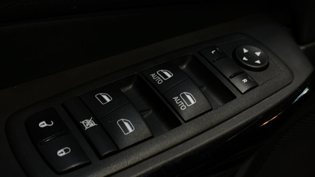 Used 2023 Jeep Cherokee Altitude Lux AWD/4WD image 23