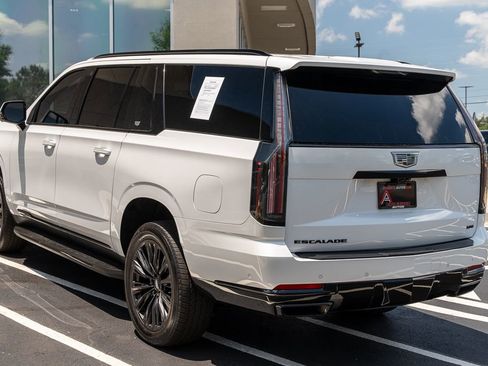Used 2025 Cadillac Escalade ESV Sport w/ LPO, ONYX Package AWD/4WD image 14