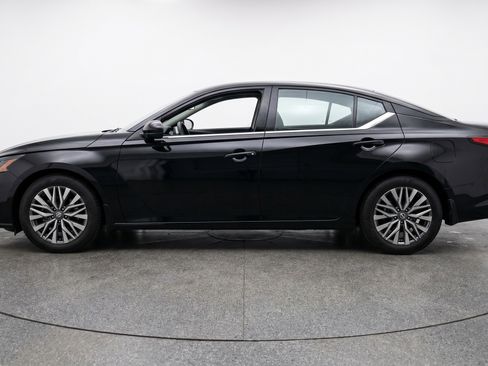 Used 2025 Nissan Altima 2.5 SV FWD image 5